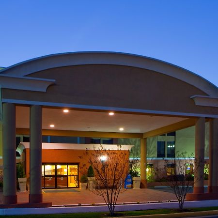Holiday Inn Express Fairfax-Arlington Boulevard By Ihg Eksteriør billede