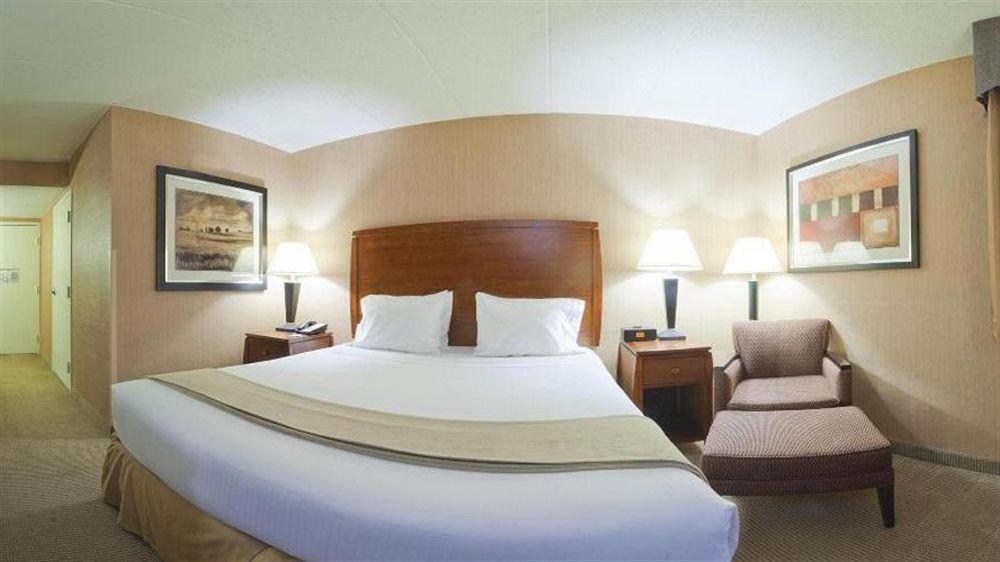 Holiday Inn Express Fairfax-Arlington Boulevard By Ihg Eksteriør billede