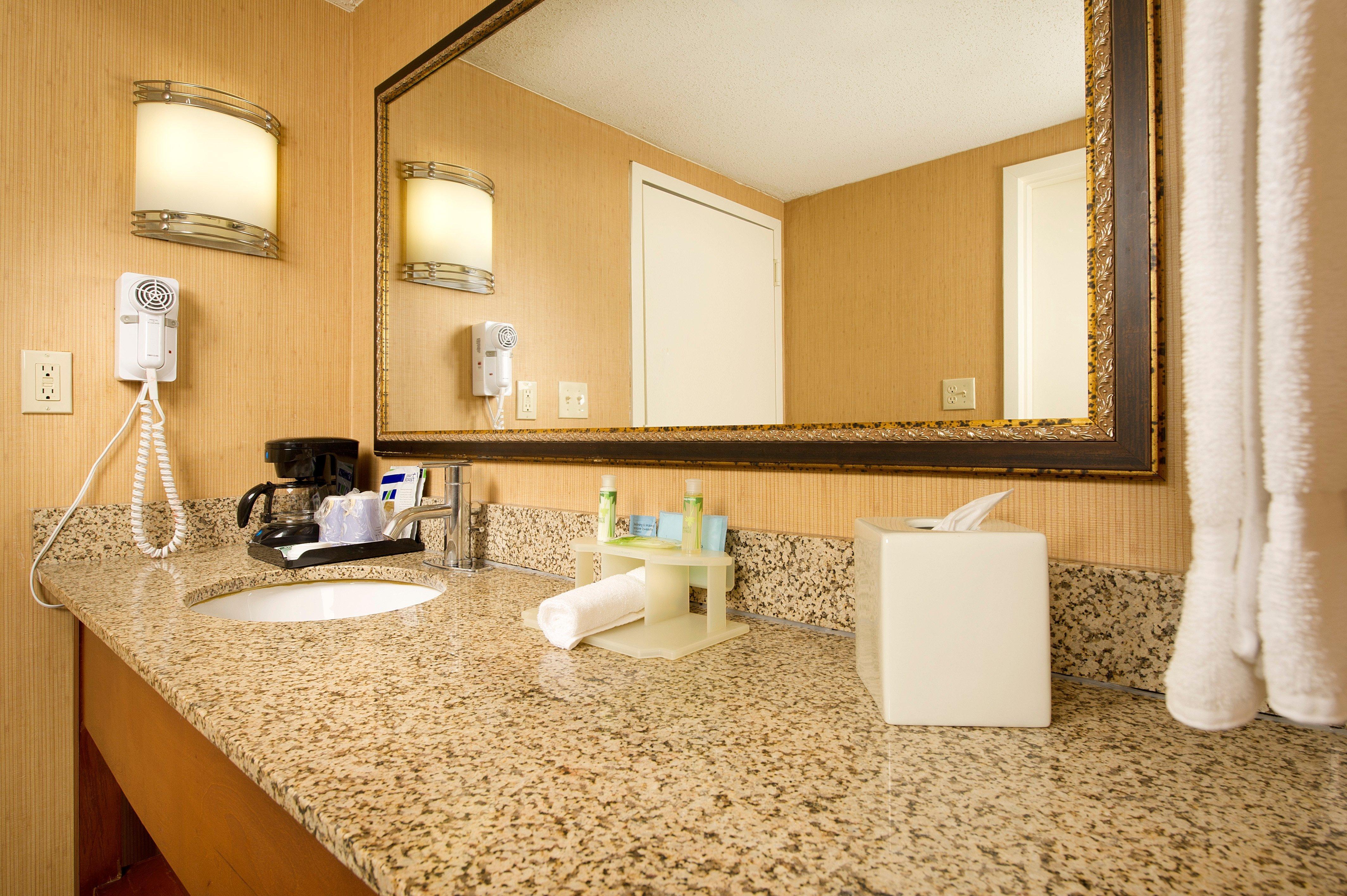 Holiday Inn Express Fairfax-Arlington Boulevard By Ihg Eksteriør billede