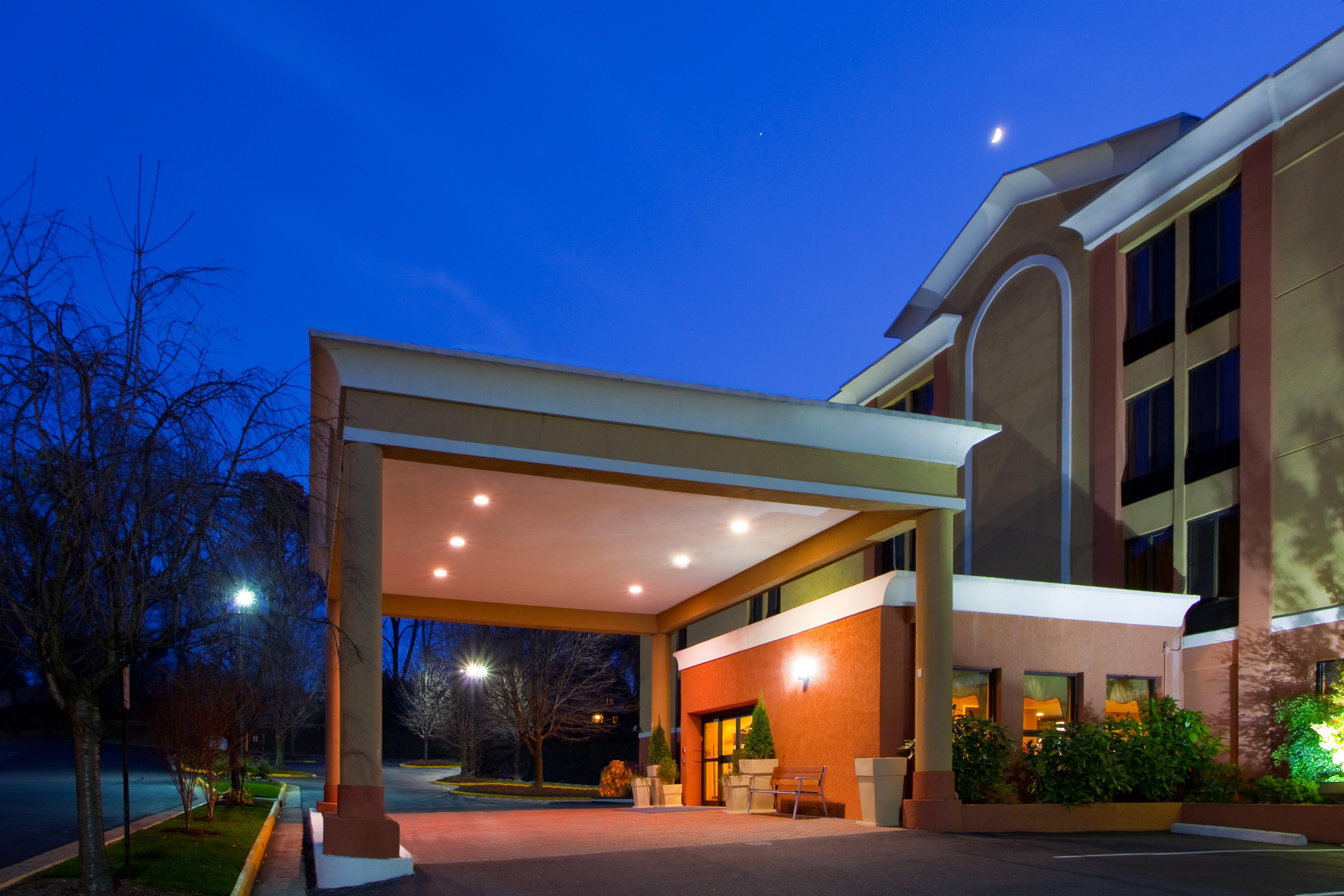 Holiday Inn Express Fairfax-Arlington Boulevard By Ihg Eksteriør billede