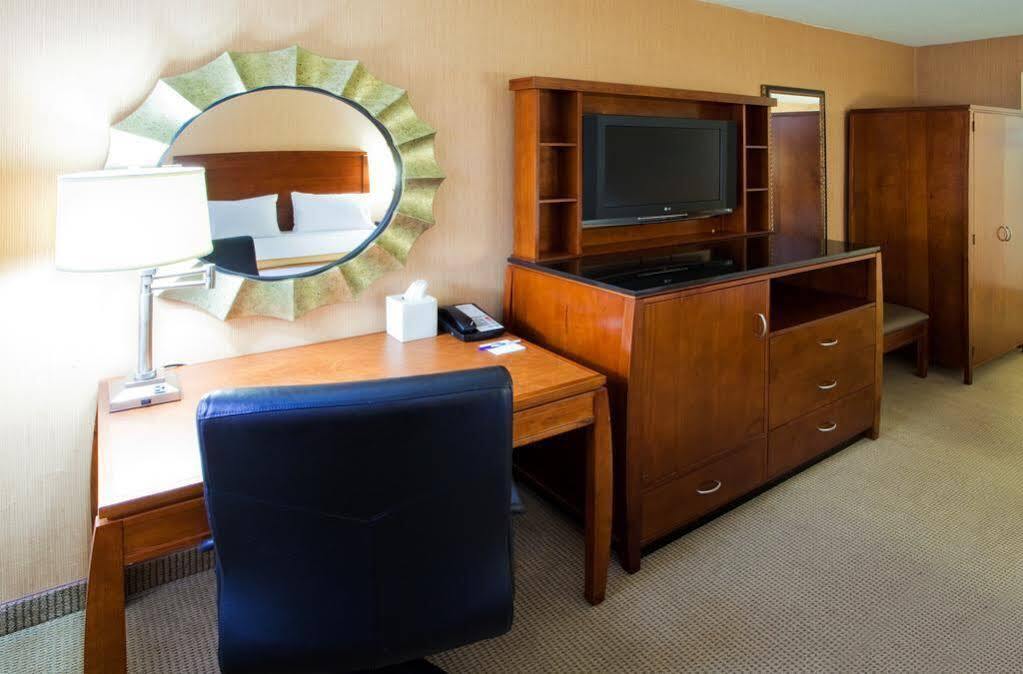 Holiday Inn Express Fairfax-Arlington Boulevard By Ihg Eksteriør billede